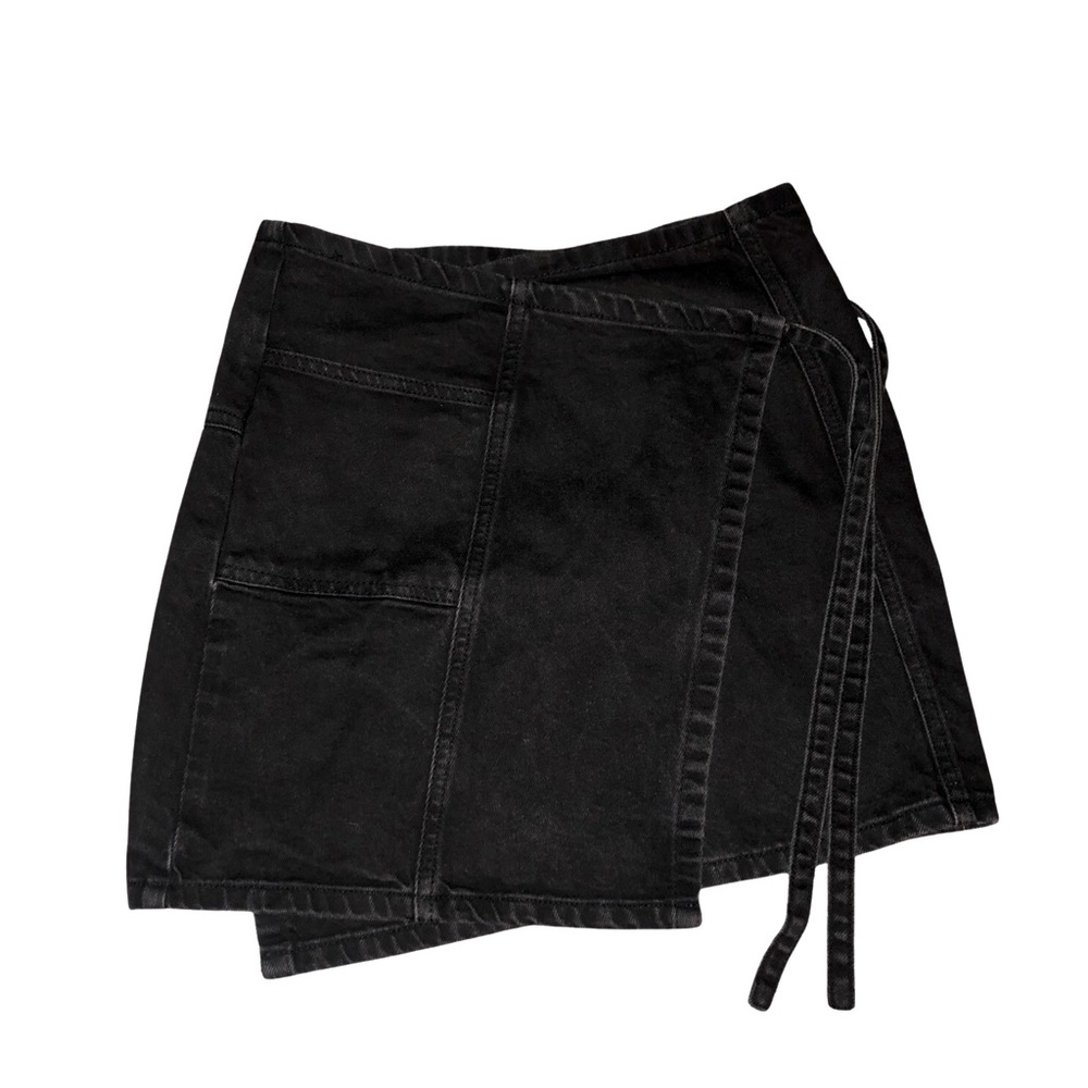 Denim wrap skirt. Size Medium. BDG urban outfitters